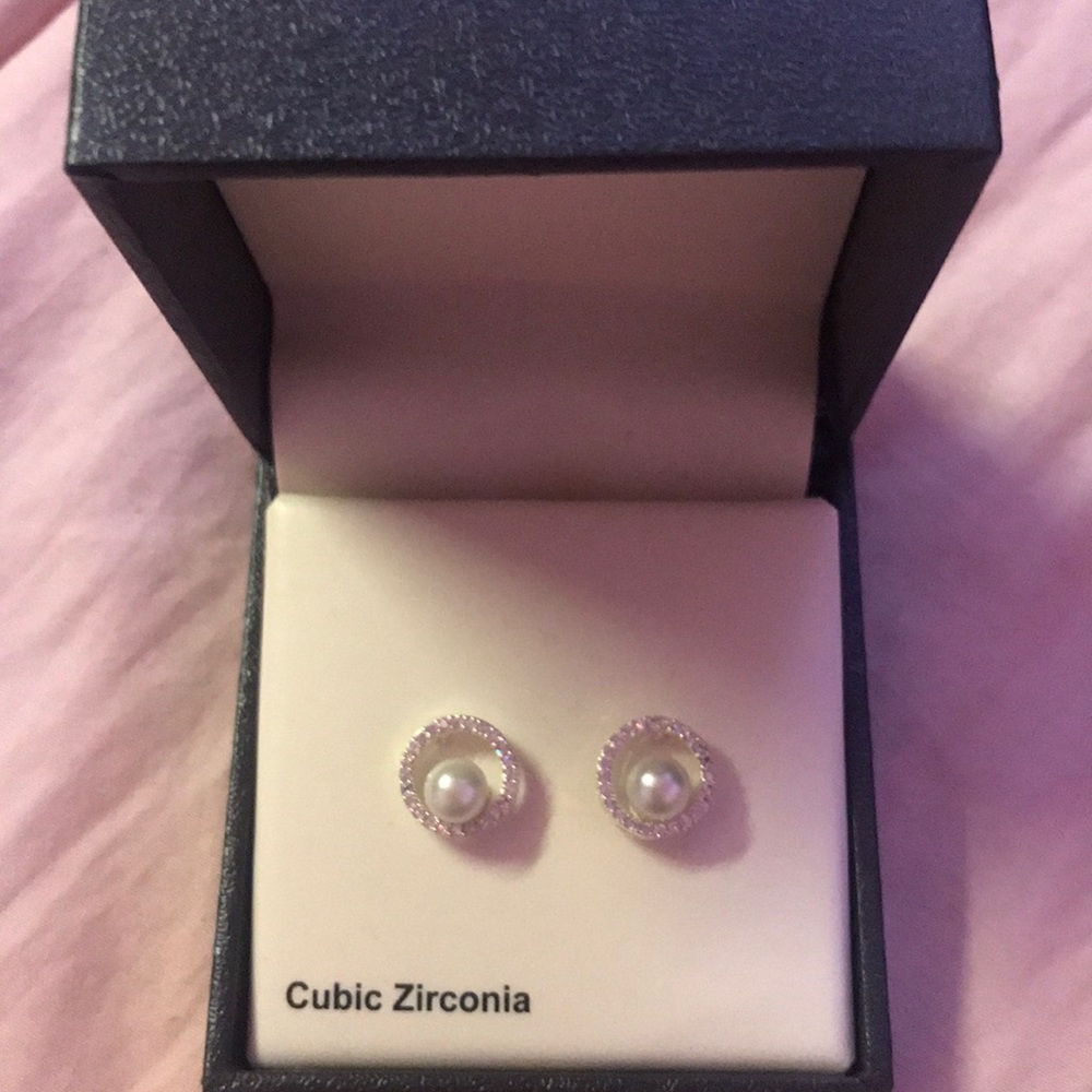 Cubic Zirconia Pearl-Silver Earrings